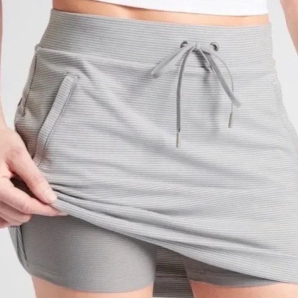 Athleta Striped Metro Tennis Golf Skort with Pockets Grey/White M